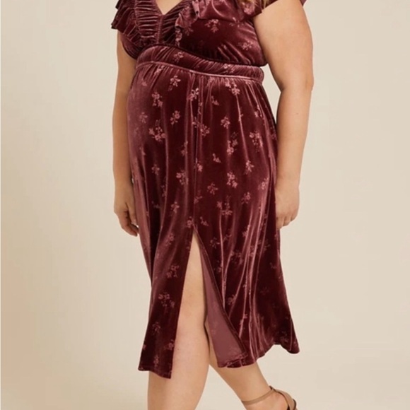 Eyeshadow Dresses & Skirts - Elegant Velvet Mauve Dress